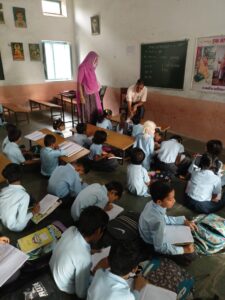 एसीबीईओ प्रथम ने शाला संबलन के तहत बालिका विद्यालय बारली सादड़ी का निरीक्षण कर दिए दिशा निर्देश 2 IMG 20250916 WA0023