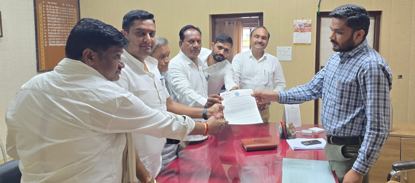 पालिका चेयरमैन काल्या ने मुख्यमंत्री को पत्र लिखकर अतिवृष्टि से क्षतिग्रस्त सडको के लिए अतिरिक्त बजट की मांग की 1 IMG 20250916 WA0032