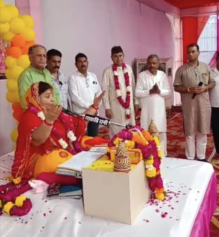 रानी के गणपति मंदिर आश्रम में चल रही भागवत कथा में क्षेत्रीय विधायक केसाराम चौधरी ने अपनी उपस्थिति दी 1 IMG 20250918 WA0038