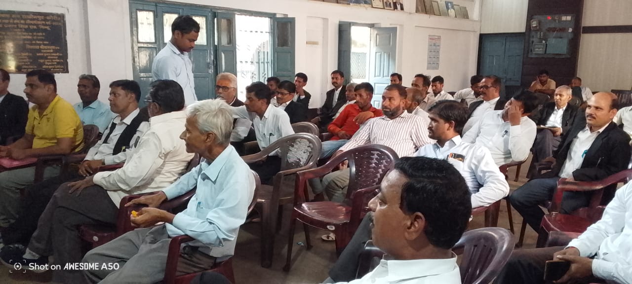 पलिया स्टेशन पर रेल संचालन बंद होने पर विरोध तेज 1 IMG 20250920 WA0009