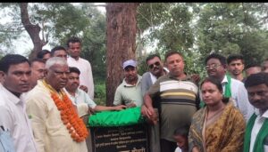 टुण्डी के पिपराटांड़ पथ निर्माण कार्य की प्रशासनिक स्वीकृति बहुत जल्द - मथुरा प्रसाद महतो 5 IMG 20250922 WA0035