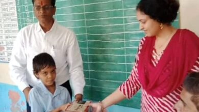 आरणी विधालय में जरुरतमंद बालिका को स्पोर्ट्स शूज वितरण 10 IMG 20250926 WA00522
