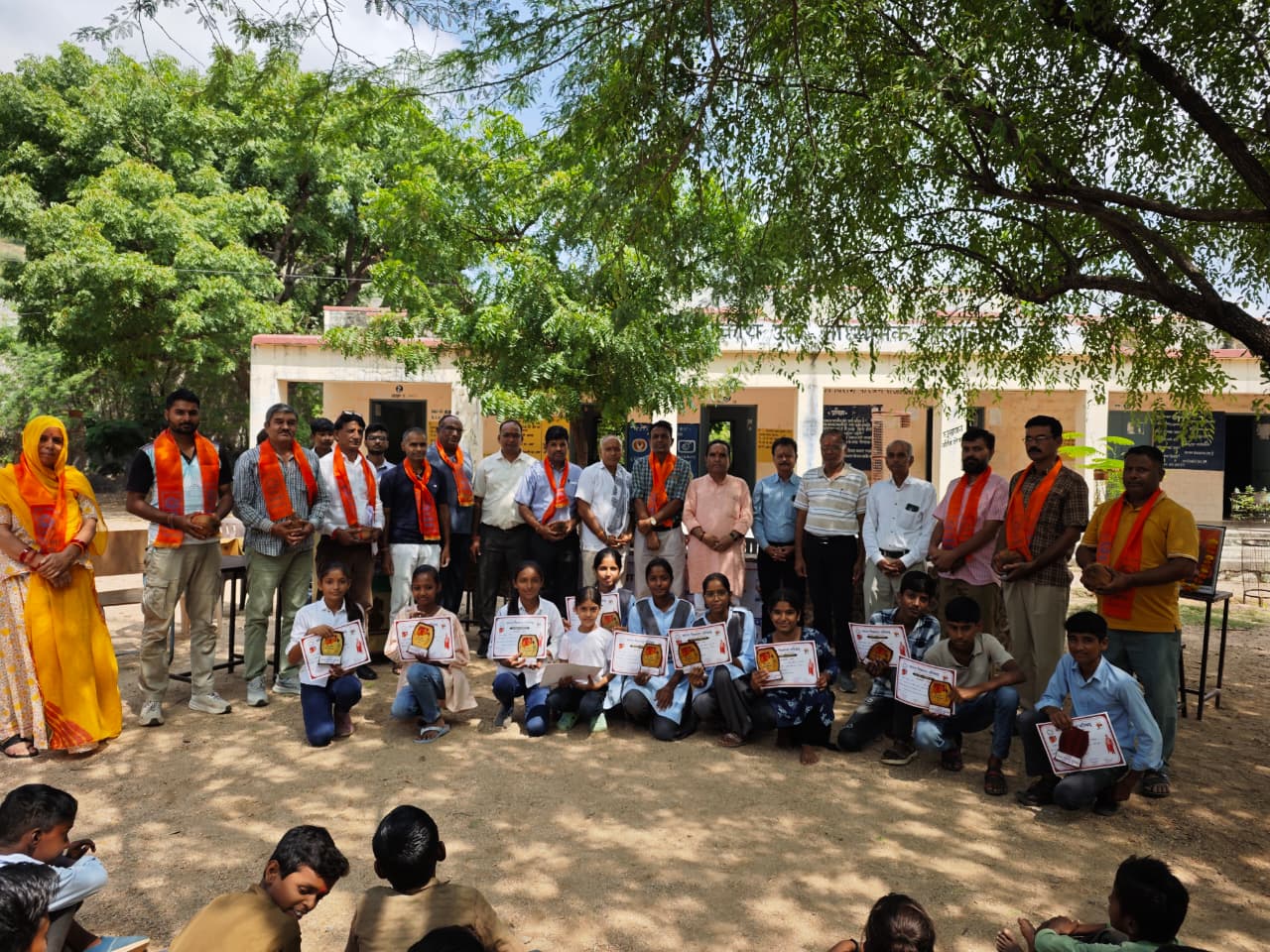 भारत विकास परिषद सादड़ी ने किया सिंदरली व बडौद में गुरुवंदन छात्र अभिनंदन कार्यक्रम 1 IMG 20250927 WA0002