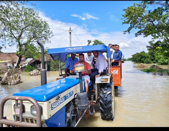 तराई में बाढ़ का कहर, शारदा और घाघरा नदियों ने लिया रौद्र रूप कई गांव चपेट में 1 WhatsApp Image 2025 09 03 at 19.28.01 1