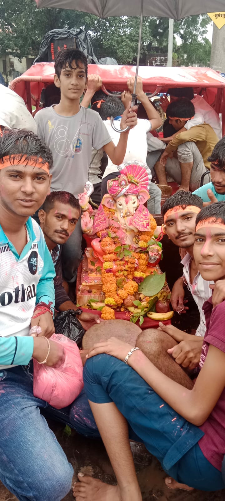 कोठार मे खारी नदी गणपति विसर्जन किया तूफानी खारी नदी चल रही इस दौरान काफ़ी लोंगो ग्रामीण देखने आए 1 WhatsApp Image 2025 09 06 at 19.09.07