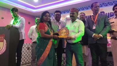 सर्वोच्च मानवाधिकार संरक्षण के प्रदेश अध्यक्ष झारखंड द्वारा उत्कृष्ट प्रदर्शन करने वाले छात्र छात्राओं को किया पुरस्कृत 11 WhatsApp Image 2025 09 07 at 18.08.41