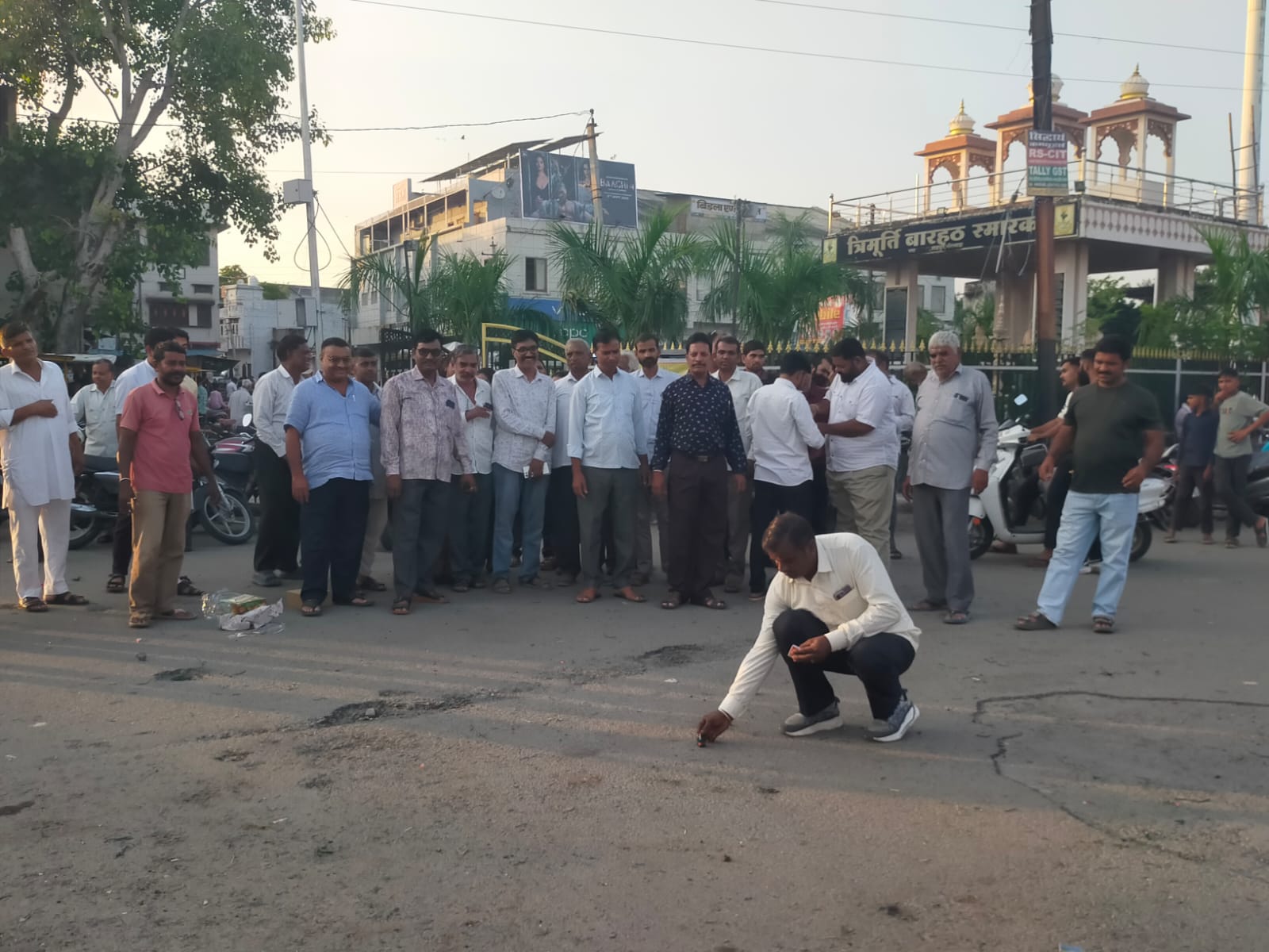धर्मांतरण पर कानून लागू होने पर हिंदू जागरण मंच द्वारा आतिशबाजी 1 WhatsApp Image 2025 09 11 at 18.47.50