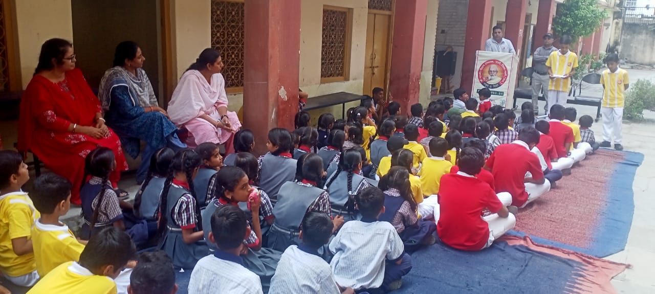महावीर शिक्षण संस्थान द्वारा विद्यालय में हिंदी दिवस कार्यकम आयोजित किया गया 1 WhatsApp Image 2025 09 13 at 14.21.47