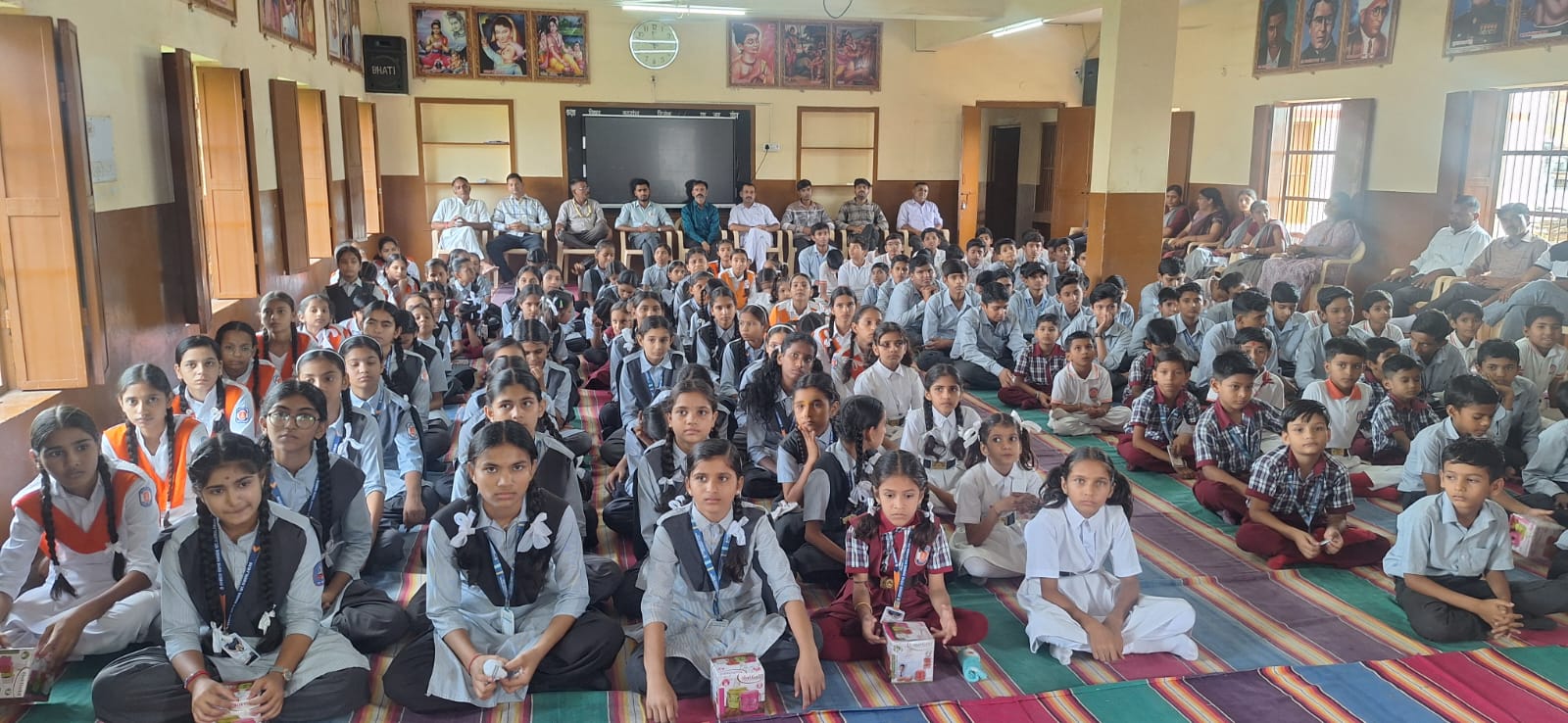 आदर्श विद्या मंदिर, फालना में हिंदी दिवस बौद्धिक प्रतियोगिता आयोजित 1 WhatsApp Image 2025 09 14 at 15.07.53