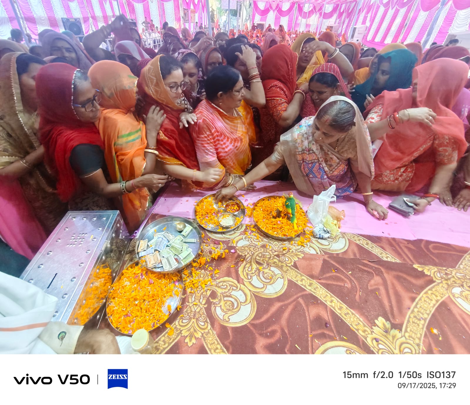 माता पिता से बढ़कर जीवन में कुछ नहीं श्रीकृष्ण मुरारी जी महाराज 1 WhatsApp Image 2025 09 17 at 17.40.33 1