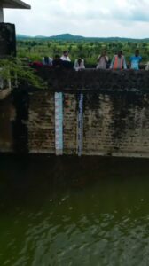 मेजा बांध छलकने को ढाई कदम दूर, जलस्तर 28.40 फीट पहुंचा, कोठारी का पानी बन्द, मेजा फीडर नहर ने आस तोड़ी,उमस ने किया परेशान 6 WhatsApp Image 2025 09 18 at 12.48.47