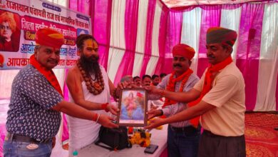 घाणेराव में शिक्षकों ने प्रखर राजस्थान अभियान जैसे नवाचारों को सराहा तो एम डी एम , बीएलओ व पुरानी पेंशन, आठवें वेतन आयोग जैसे मुद्दों पर किया विचार मंथन 11 WhatsApp Image 2025 09 26 at 17.10.59 1