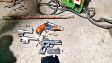 दबिश दी तो यहां अधूरी पिस्टल और मैगजीन भी बरामद की गई।