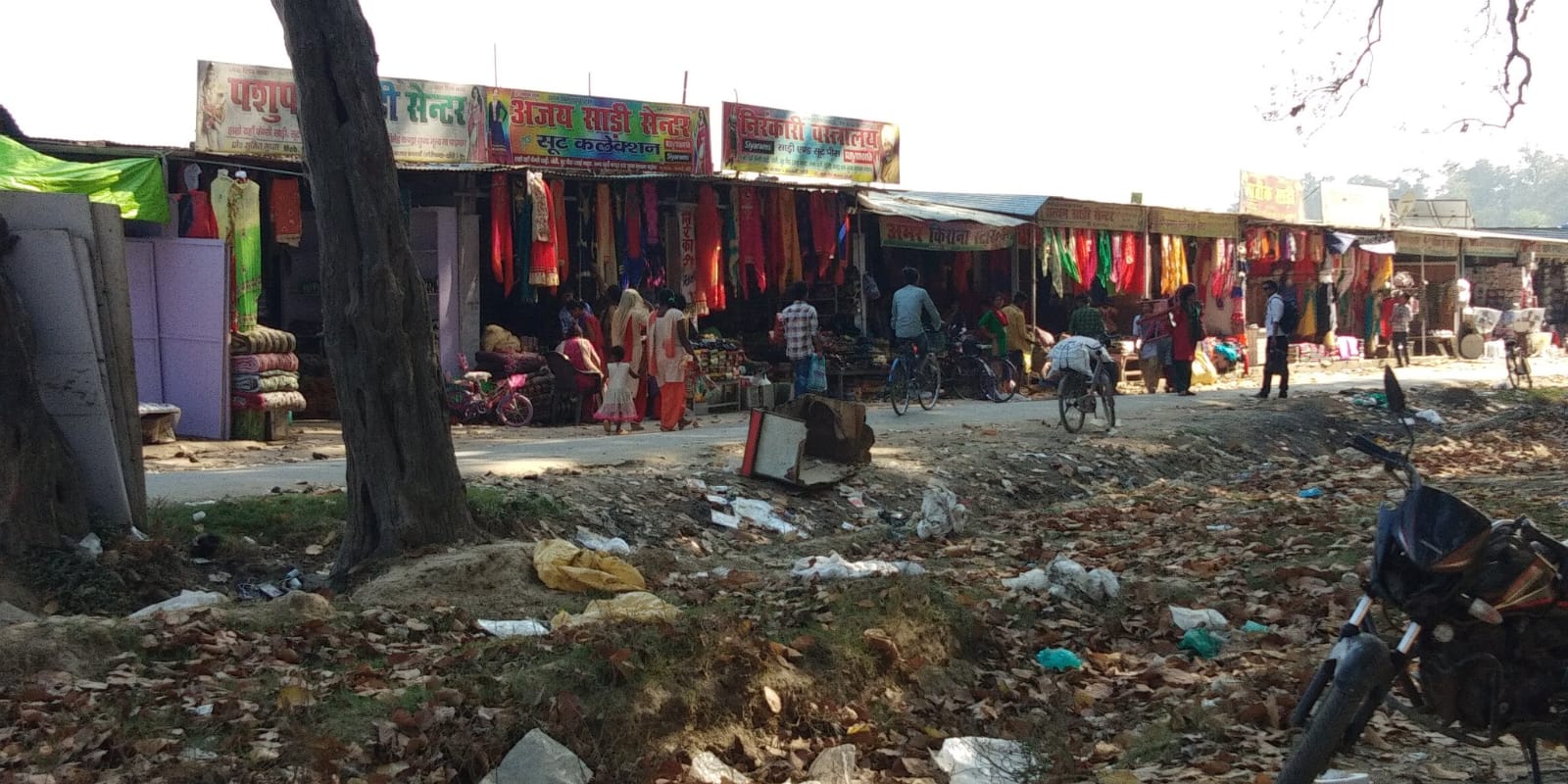 बनगवाँ में सरकारी ज़मीन पर अवैध मंडी, विभाग मौन 1 IMG 20251001 WA0020