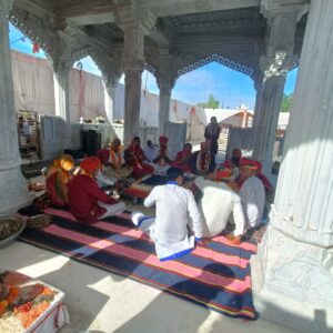 अनंत आद्याशक्ति राजराजेश्वरी आशापुरा माताजी नाडोल नगरी में अष्टमी हवन एवं पूजन सम्पन्न 2 IMG 20251002 WA0052