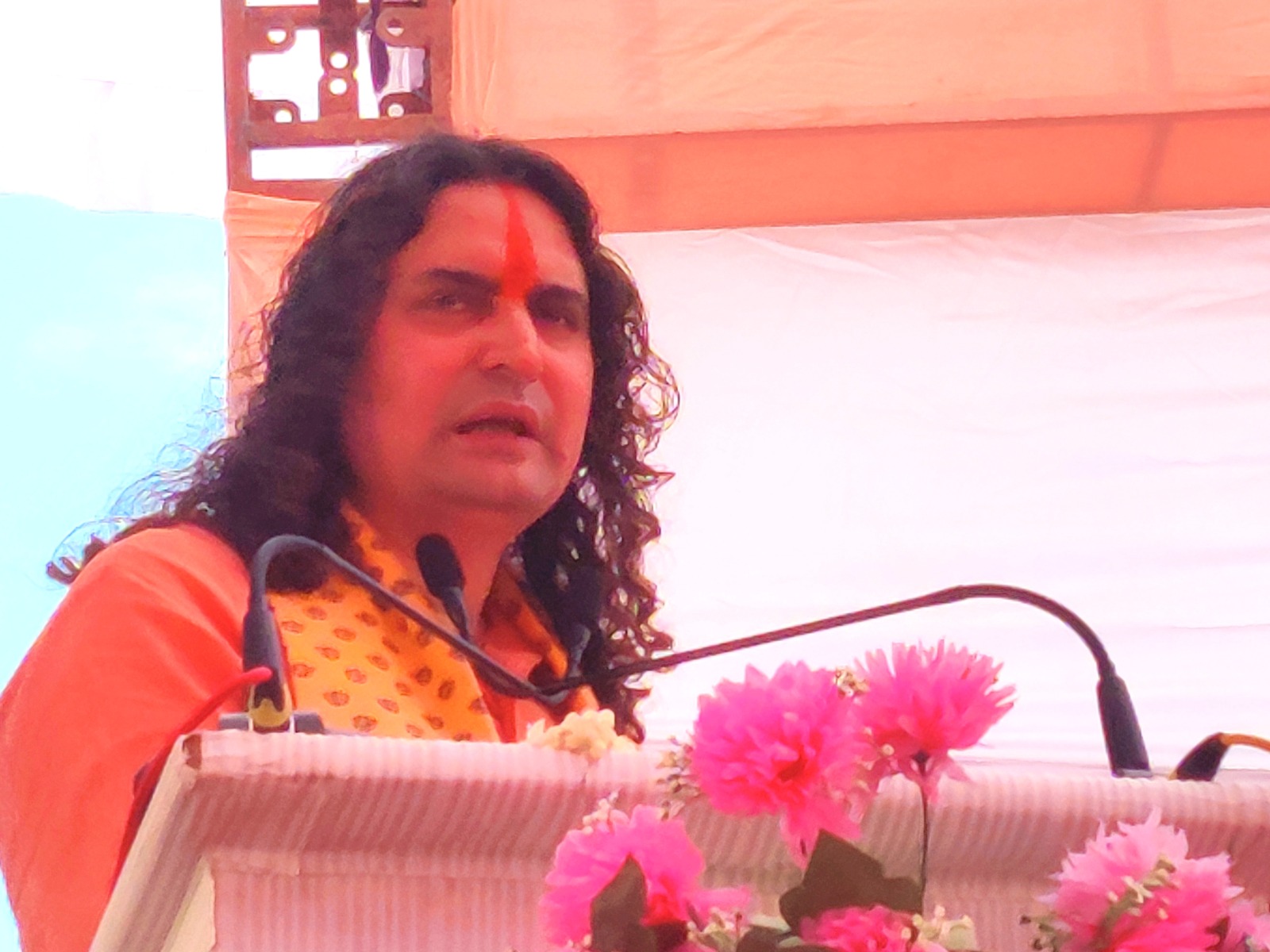 परशुराम प्राण प्रतिष्ठा मंच से विधायक बालमुकंदाचार्य का विवादित बयान, इशारों में उठाए जनसंख्या संतुलन पर सवाल 1 IMG 20251006 WA0025