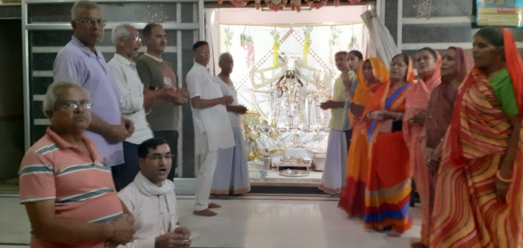 शरद पूर्णिमा पर मथुराधीश मंदिर में भक्ति संध्या और खीर का भोग, श्रद्धा से ओतप्रोत हुआ वातावरण 1 IMG 20251007 WA0011