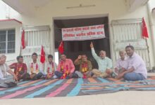 रेल चलाओ पलिया बचावो के तहत कृर्मिक अन्शन का शुभारंभ 8 IMG 20251007 WA0047
