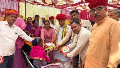 बल्दरखा में आयोजित ग्रामीण सेवा शिविर का क्षैत्रिय विधायक ने किया अवलोकन । 9 IMG 20251009 WA0009