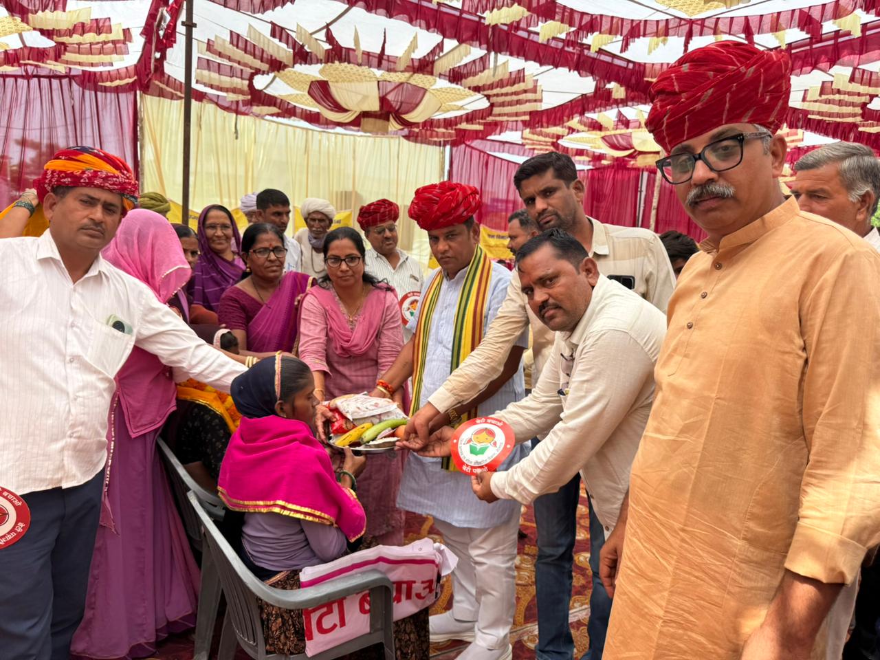 बल्दरखा में आयोजित ग्रामीण सेवा शिविर का क्षैत्रिय विधायक ने किया अवलोकन । 1 IMG 20251009 WA0009