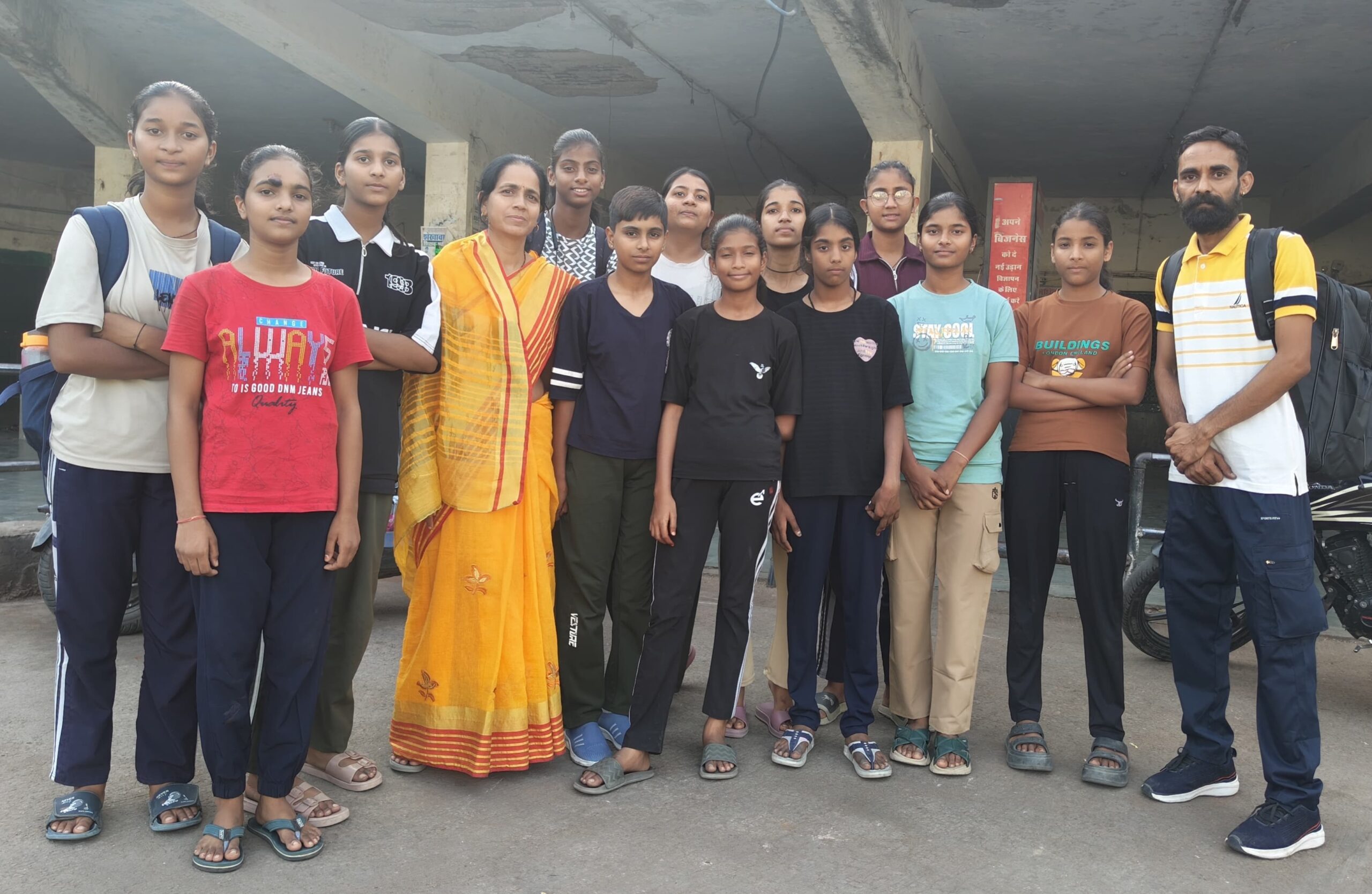 अखिल भारतीय स्तर वॉलीबॉल प्रतियोगिता के लिए शाहपुरा की टीम रवाना 1 IMG 20251010 WA0027 1 scaled