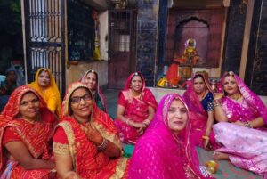 महिलाओं ने हर्षोल्लास से मनाई करवा चौथ, कथा सुनकर किया पारम्परिक पूजन 6 IMG 20251011 WA0013