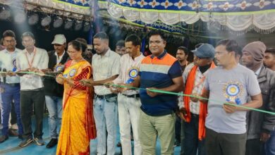 लुगू बुरू आपेरा संथाली यात्रा का जिला परिषद सदस्या मीना हेंब्रम ने फीता काट कर किया शुभारंभ 14 IMG 20251022 WA0021