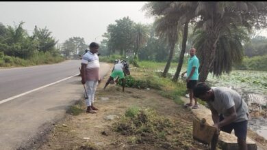 उपमुखिया संतूलाल किस्कू के प्रयास से कदमाअहरा टुण्डी छठ घाट की सफाई कार्य जोरों पर 11 IMG 20251023 WA0013