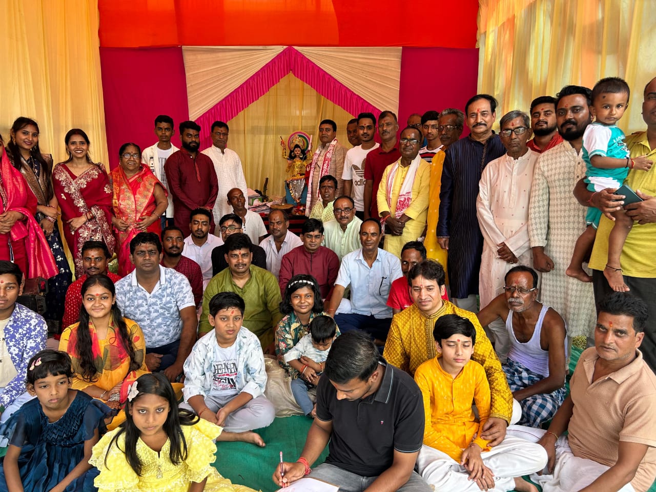 लाला टोला में आराध्य देव चित्रगुप्त महाराज की पूजा धूमधाम से संपन्न 1 IMG 20251023 WA0023