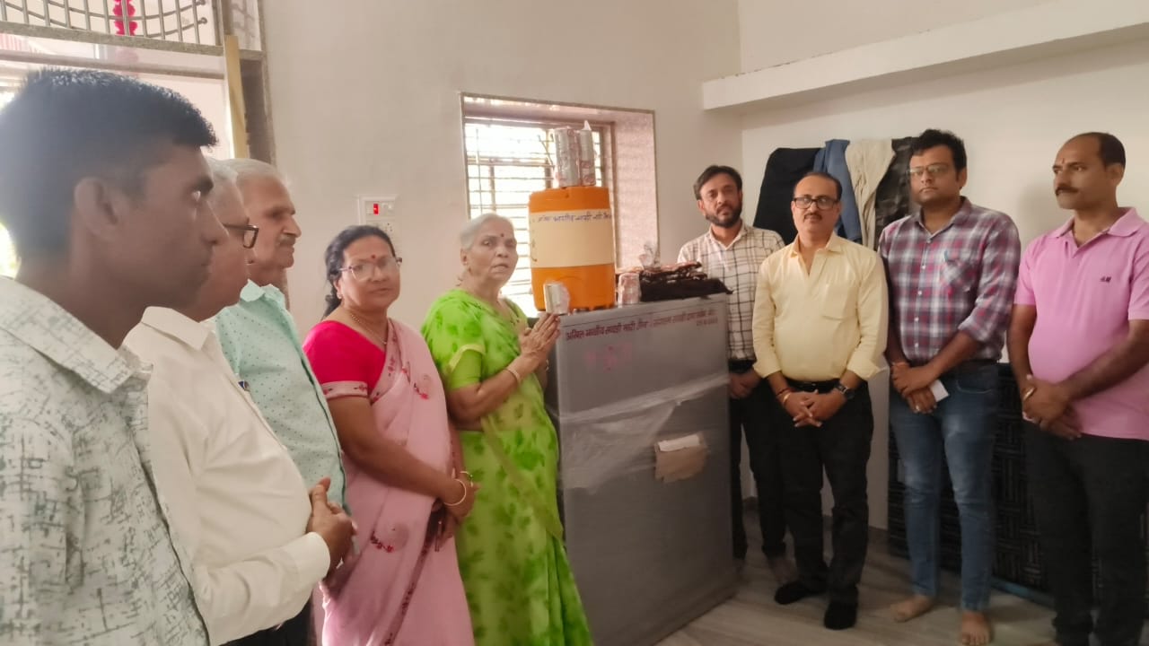 अखिल भारतीय सादड़ी जैन नारी संगठन ने सेवा भारती के बालसंस्कार केंद्रों को अलमारिया, दरिया,वाटर कैंपर भेंट किए 1 IMG 20251026 WA0015
