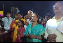 कदमाअहरा छठ घाट पर गंगाआरती में शामिल हुई जिला परिषद सदस्या मीना हेंब्रम 6 IMG 20251027 WA0028