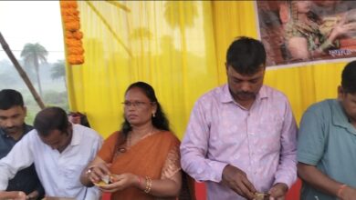 टुण्डी में उदीयमान सूर्य को अर्घ्य एवं प्रसादी वितरण कार्यक्रमों के साथ छठपूजा संपन्न 15 IMG 20251028 WA0007