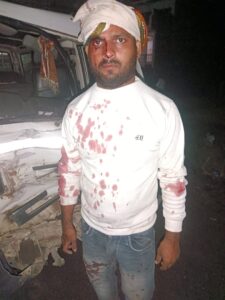 कानपुर थाना महाराजपुर में अज्ञात ट्रक चालक मारुती वैन में भीषण टक्कर से मारुति चालक गंभीर रूप से घायल 2 IMG 20251028 WA0009