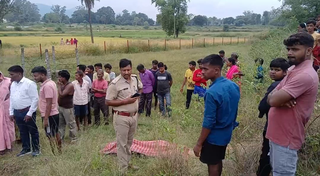 लापता युवती की लाश मिलते ही गांव में मचा कोहराम। 1 IMG 20251030 WA0006