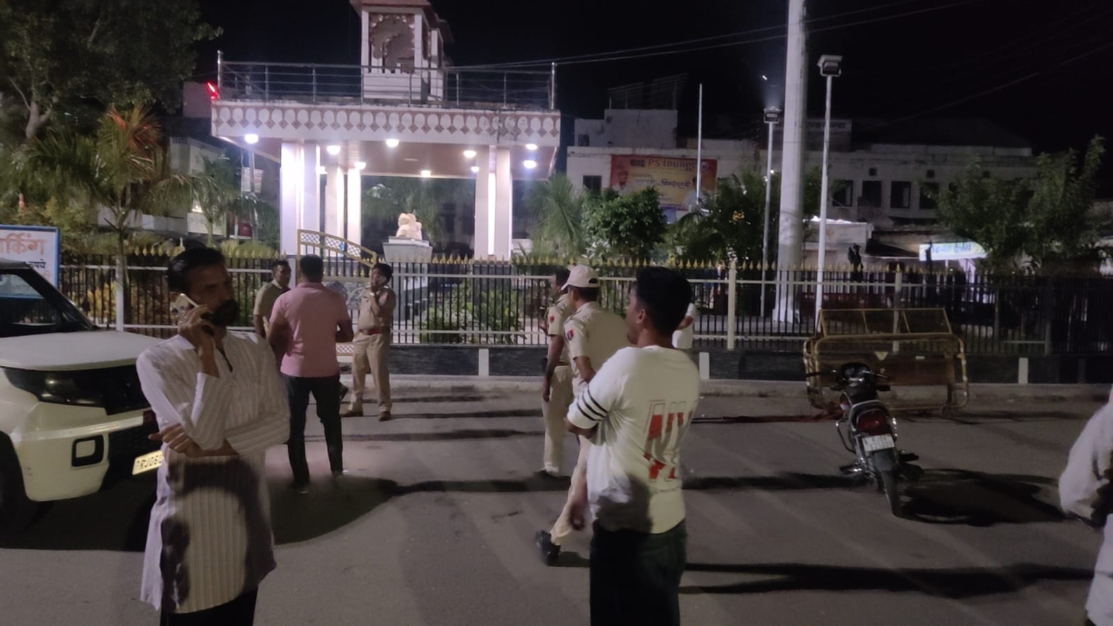 शाहपुरा के त्रिमूर्ति चैराहा फायरिंग मामला 1 WhatsApp Image 2025 10 15 at 18.04.48