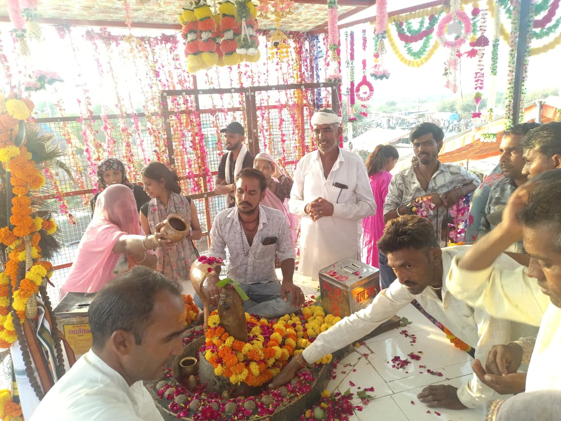 कंवलियास त्रिदेव जन्मोत्सव पर विशाल भंडारे का आयोजन 1 WhatsApp Image 2025 10 17 at 11.24.26 1