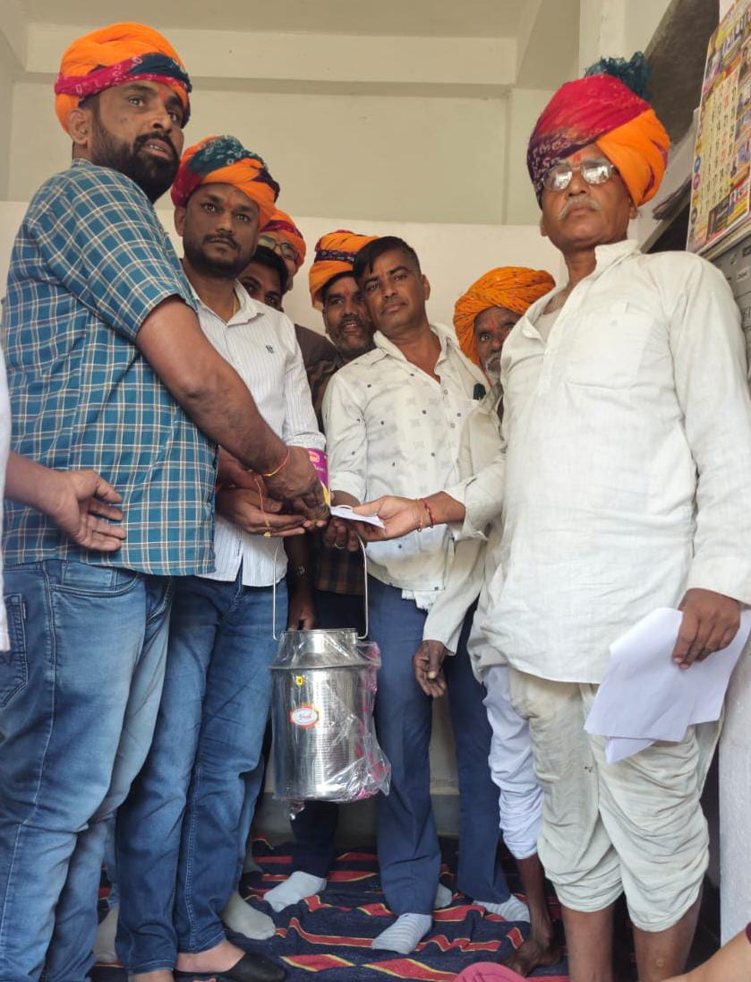 बनेड़ा में डेयरी बोनस वितरण, किसानों के चेहरों पर खुशी 1 WhatsApp Image 2025 10 17 at 16.28.19