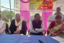 अंतिम शिविर में मेरानवाटांड पहुँचे धनबाद कांग्रेस जिलाध्यक्ष संतोष सिंह, सभी स्टॉलों का लिया बारीकी से जायजा 6 1 21