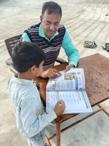 देसूरी एसीबीईओ माली ने राजकीय उच्च माध्यमिक विद्यालय गांथी व कांकलावास का शाला संबलन के तहत निरीक्षण कर दिए दिशा 3 2 7