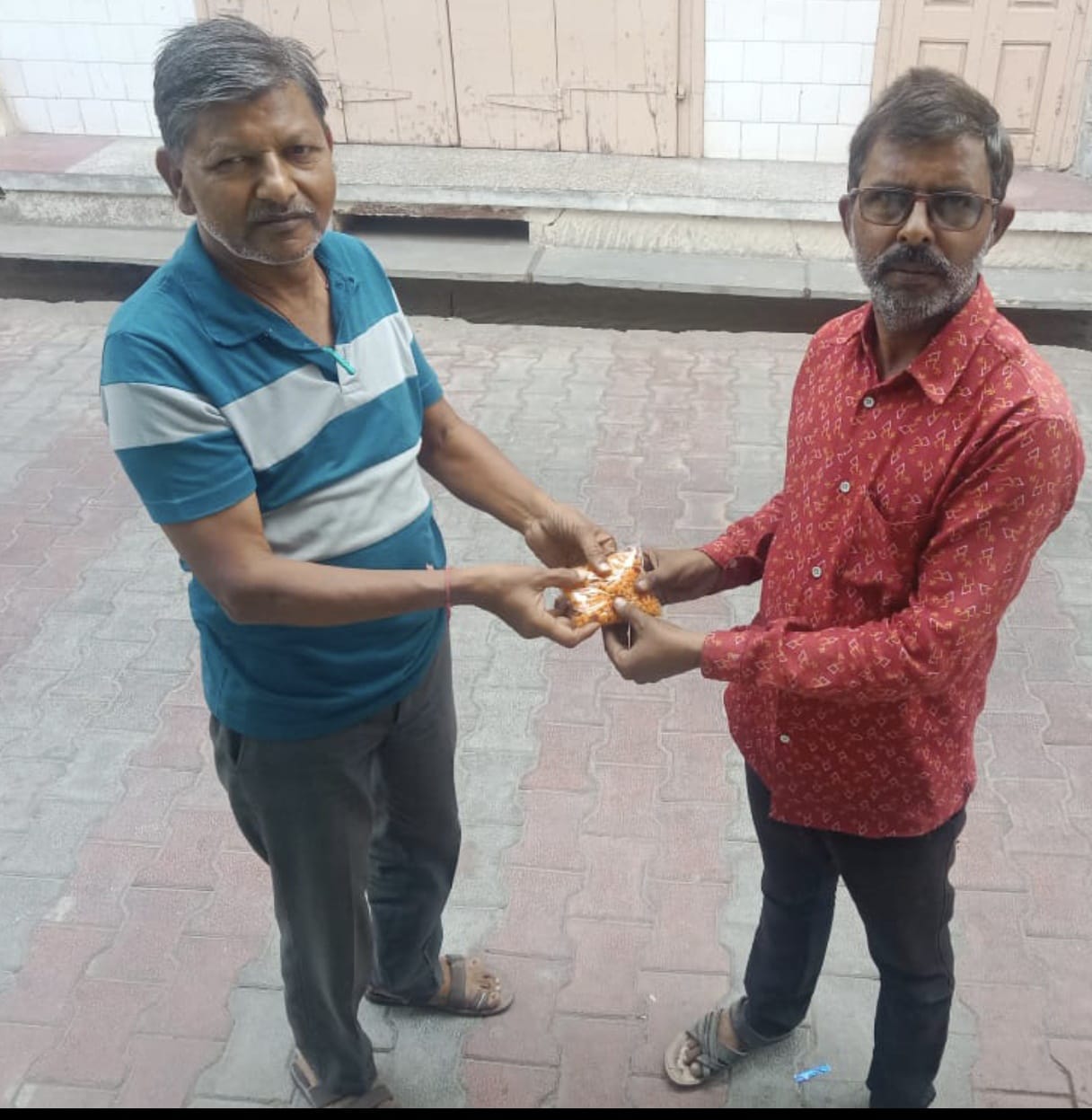 श्री बोयाजी जैन मंदिर ध्वजा निमित्त 36 कौम मे बूँदी प्रसादी वितरण 1 2 8