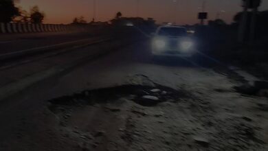 PWD की अनदेखी के कारण लम्बे समय से टूटी पड़ी सड़क से हो रहा हादसा 15 IMG 20251107 WA0026