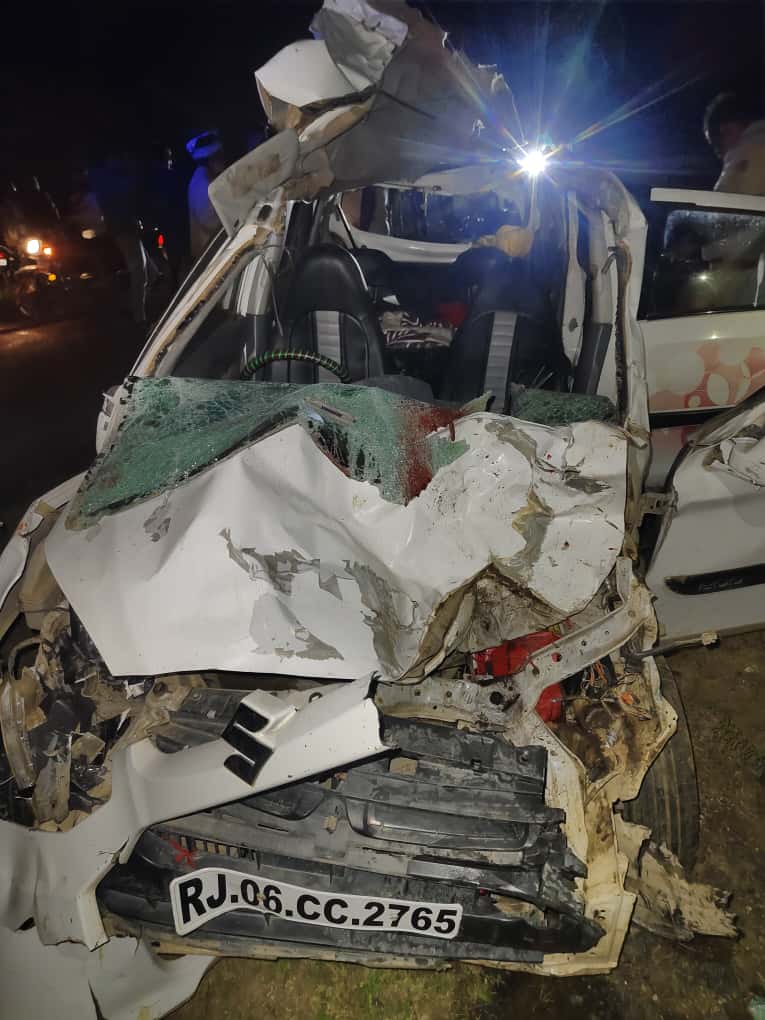 एल्टो कार और सांड की जबरदस्त भिड़ंत में 1 की मौत, 3 घायल 1 IMG 20251114 WA0151