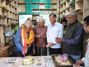 शाहपुरा संवाद के संपादक एवं लुनिया टाइम्स न्यूज़ के वरिष्ठ सहयोगी मूलचन्द पेसवानी का जन्मदिन सादगीपूर्ण माहौल में मनाया गया 4 IMG 20251114 WA0320