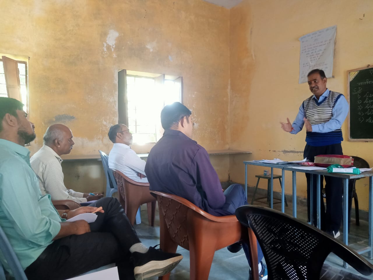 बागोल में चल रही कलस्टर कार्यशाला का अवलोकन कर एसीबीईओ देसूरी ने दिए निर्देश 1 IMG 20251114 WA0401