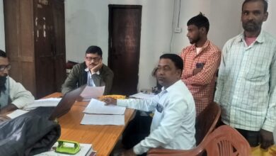 असहाय रज्जाक अंसारी ने अपनी रैयती ज़मीन पर दखल नहीं मिलने पर प्रशासन का दरवाजा खटखटाया 11 IMG 20251117 WA0032
