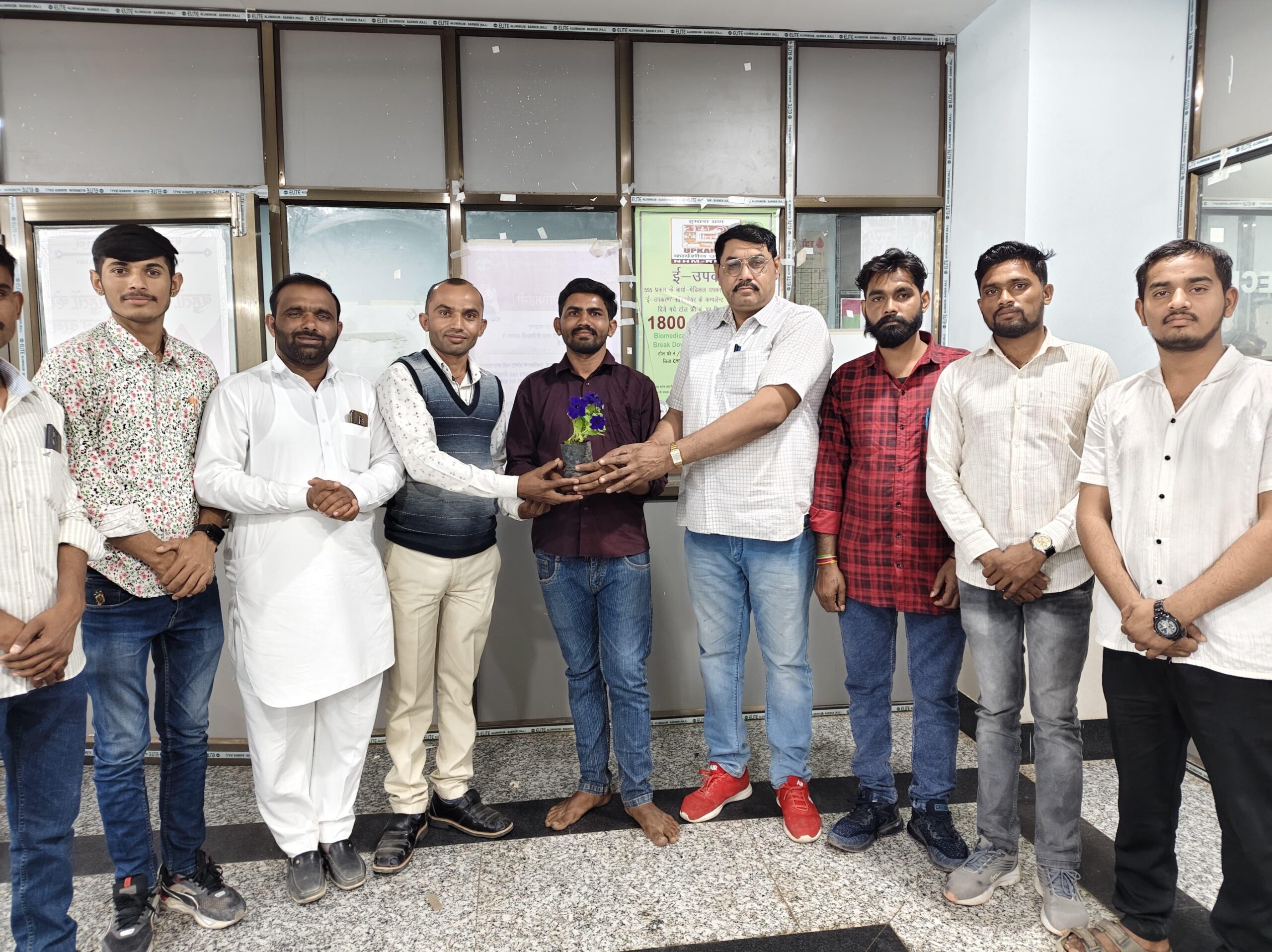 ह्यूमैनिटी सदस्य ने पुत्र रत्न की खुशी में 5 यूनिट रक्तदान, युवा साथियों ने दिखाया मानवता का जज़्बा 1 IMG 20251118 WA0030 scaled