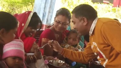 अन्नप्राशन संस्कार समारोह में पहुंचे टुण्डी विधायक प्रतिनिधि बसंत महतो 16 IMG 20251119 WA0046