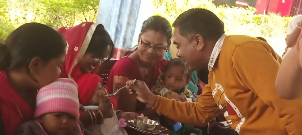 अन्नप्राशन संस्कार समारोह में पहुंचे टुण्डी विधायक प्रतिनिधि बसंत महतो 1 IMG 20251119 WA0046