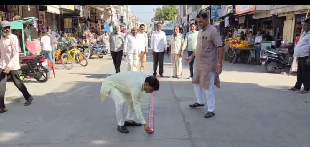 बिहार चुनावों में भाजपा की ऐतिहासिक जीत पर रानी भाजपा मंडल ने आतिशबाजी कर जश्न मनाया 1 WhatsApp Image 2025 11 14 at 5.43.45 PM