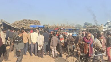 गोला एसडीएम की कार्रवाई के बाद बड़ा विवाद — जलालपुर में कोल्हू यूनियन ने गन्ना खरीदने से किया मना 11 WhatsApp Image 2025 11 19 at 11.58.21 AM